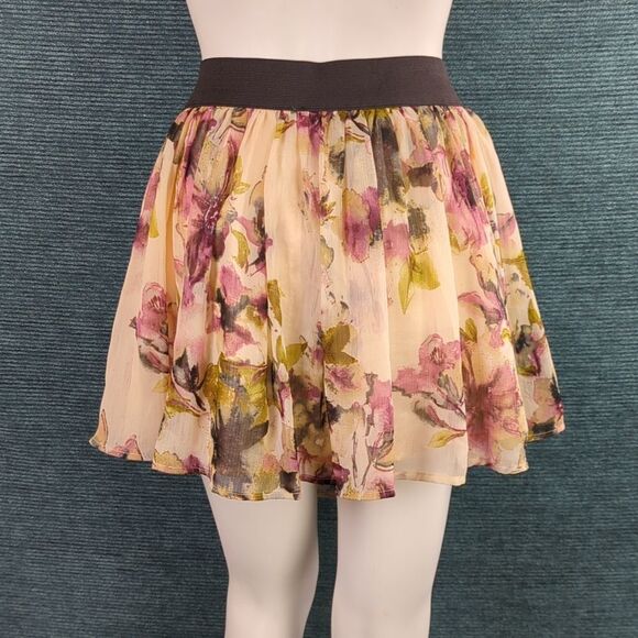 Charlotte Russe Floral Mini-skirt, Leaf Belt Buckle - Picture 11 of 14